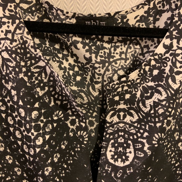 1X tunic top (fits 2X) - Picture 3 of 5